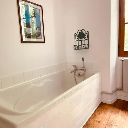 Charming La Maison Des Artistes Near Bergerac With The Swimming Pool