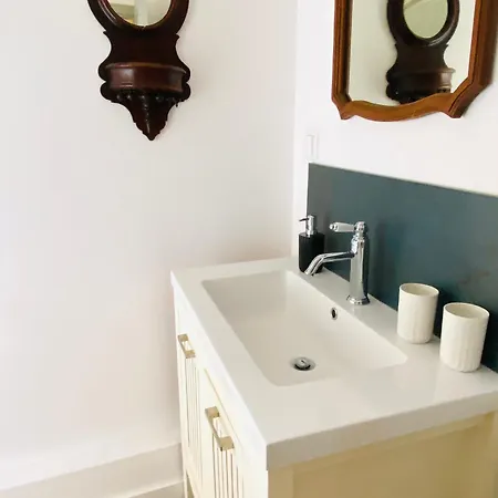 Charming La Maison Des Artistes Near Bergerac With The Swimming Pool